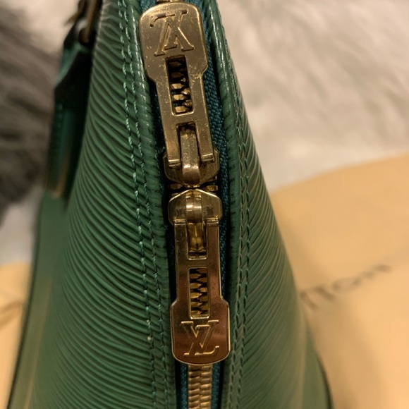 Louis Vuitton Alma EPI PM Authentic - Picture 7 of 9